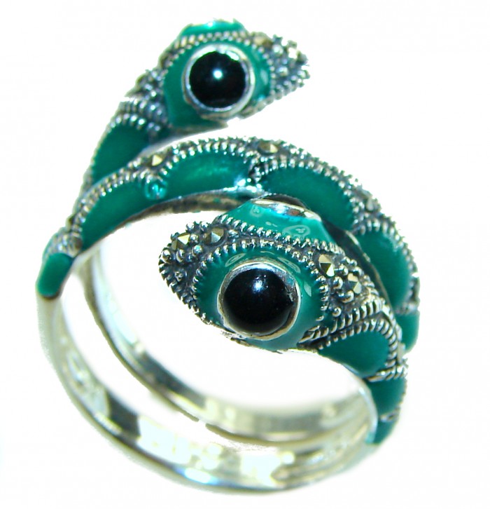 A two-headed snake inlay Malachite enamel 1.8 carat .925 Sterling Silver handcrafted Ring s. 7 - Two-headed snake ring, malachite enamel, angled close-up view.