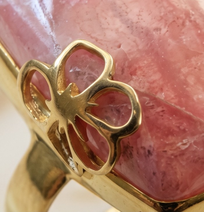 Large top quaity Argentinian Rhodochrosite 18K Gold over .925 Sterling Silver handmade ring size 8 ADJUSTABLE - Close-up of Argentinian Rhodochrosite in 18K gold setting detail.