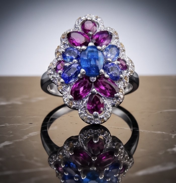 Authentic 4.5 carat Kyanite Tanzanite .925 Sterling Silver handcrafted Ring size 8 1/2 - Close-up of ring with kyanite, tanzanite, and sterling silver setting.