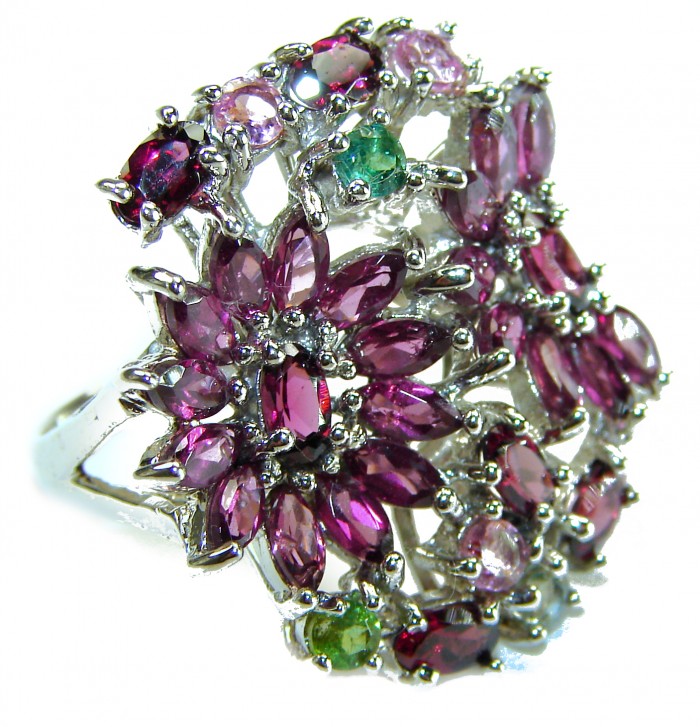 Summer Time 25.5 carat Red Garnet .925 Sterling Silver handcrafted ring; s. 8 - Close-up of floral design garnet ring in sterling silver.