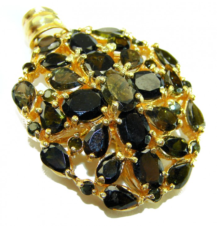 Vintage Design - 20.2 carat deep blue Sapphire .925 Sterling Silver dipped in 18K Gold handcrafted PENDANT - Close-up of vintage deep blue sapphire pendant with gold accents