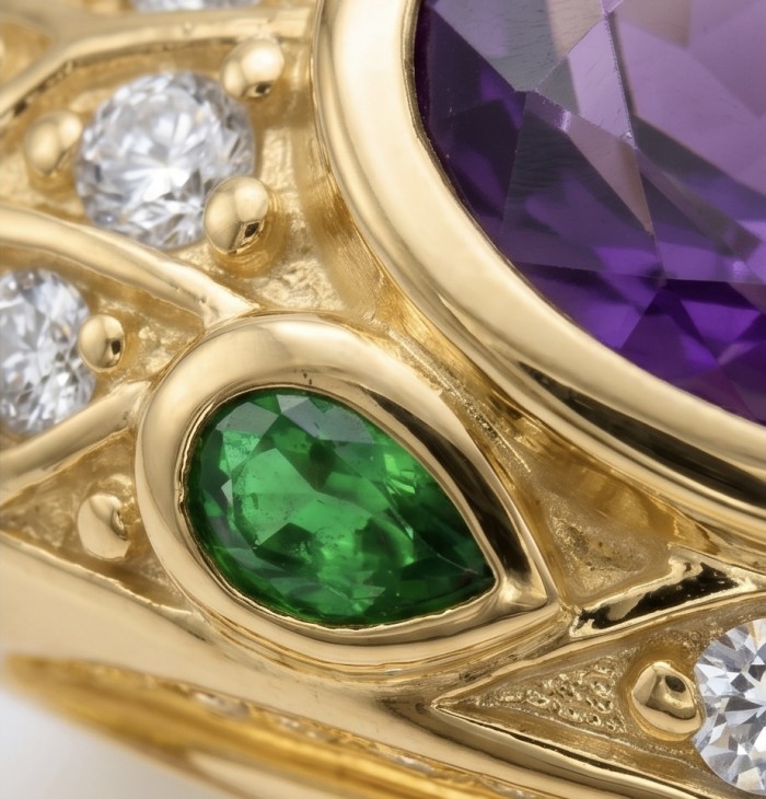 Seducer - Cobra 8.5 carat Amethyst 22K Gold over .925 Sterling Silver handcrafted handcrafted Ring s. 7 - Close-up of Cobra ring with amethyst, emerald, and diamonds in gold setting.