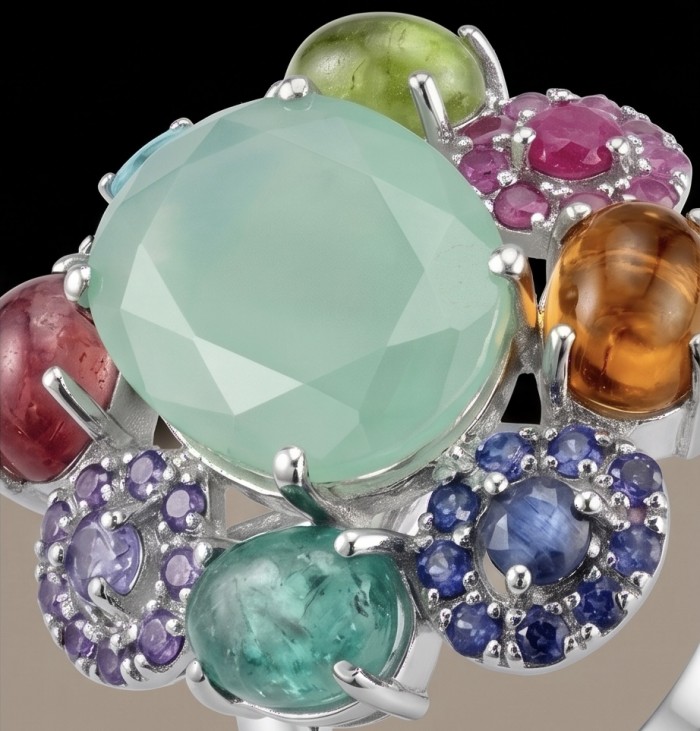 Elizabeth 18.8 carat Colombian Emerald .925 Sterling Silver dipped in Rhodium handcrafted Ring size 9 - Stone close-up of Elizabeth 18.8 carat Colombian Emerald ring.