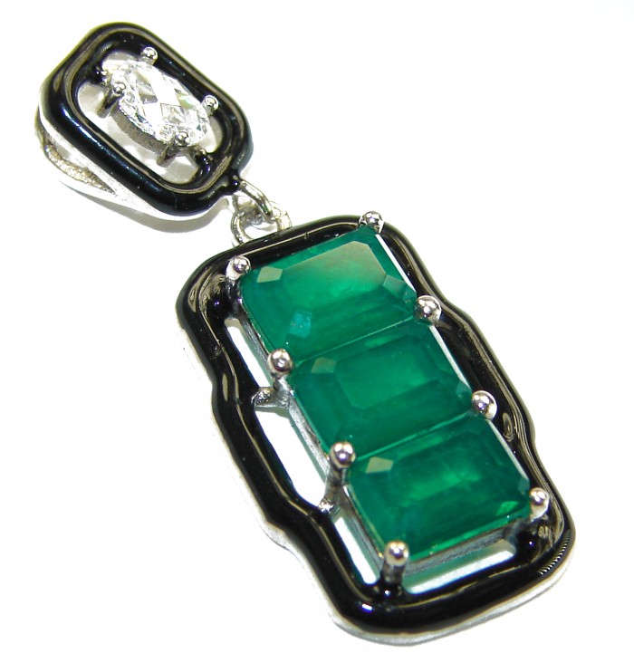 Art Deco 8.5 carat Emerald black enamel .925 Sterling Silver handmade Pendant - Close-up of Art Deco emerald pendant on sterling silver with black enamel.