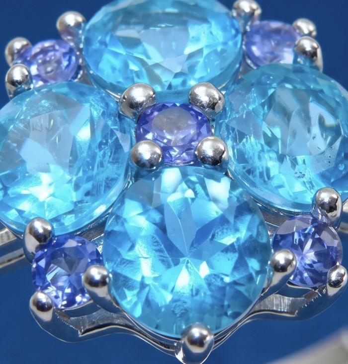 Ocean Blue 5.2 carat Swiss Blue Topaz .925 Silver handcrafted Cocktail Ring s. 8 - Stone close-up of Ocean Blue 5.2 carat Swiss Blue Topaz in .925 Silver setting.