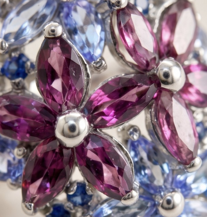 María Rosa - Natural 18.7 carat Tanzanite Garnet .925 Sterling Silver handcrafted Statement brilliantly Statement Ring size 7 1/4 - Close-up of Tanzanite Garnet jewelry with floral design.