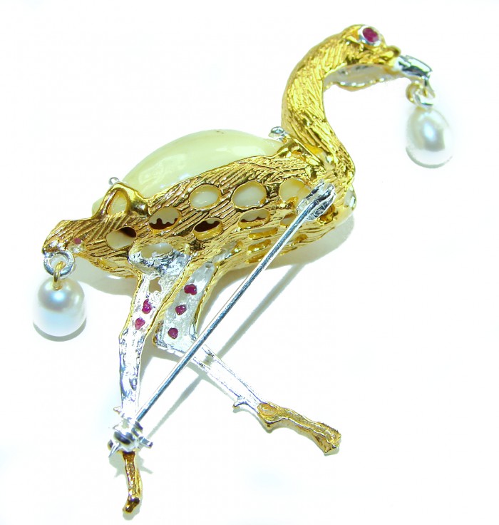 Precious Heron Natural Sea Shell 2 tones .925 Sterling Silver Brooch - Golden heron brooch with pearl detail, side view.