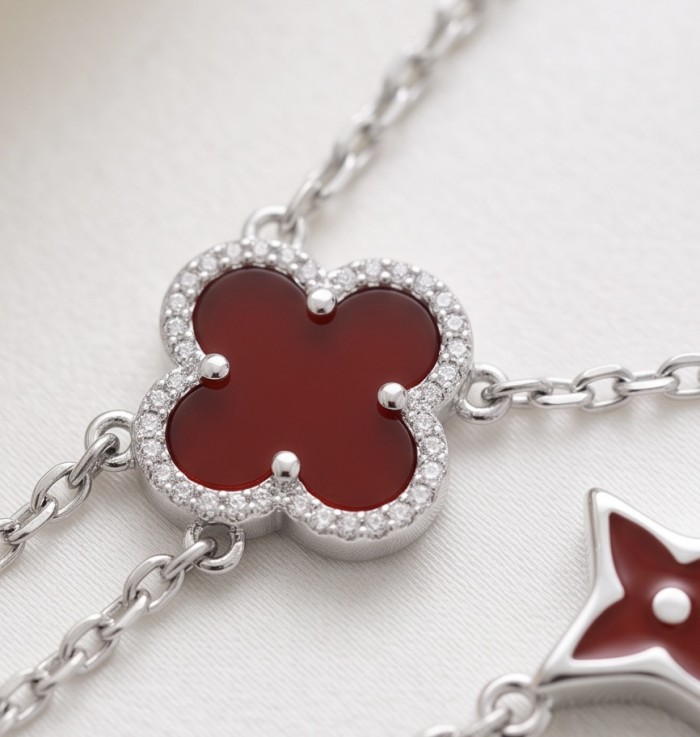 Outstanding 20 inches long Carnelian Lucky Four Leaf Clover .925 Sterling Silver necklace - Close-up of carnelian four-leaf clover pendant with diamond accents.