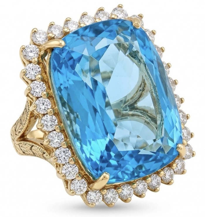 The Ocean Empress 47.8 carat Swiss Blue Topaz 22K Gold over .925 Sterling Silver handcrafted ring size 5 1/2 - Close-up of The Ocean Empress Swiss Blue Topaz Gold Ring