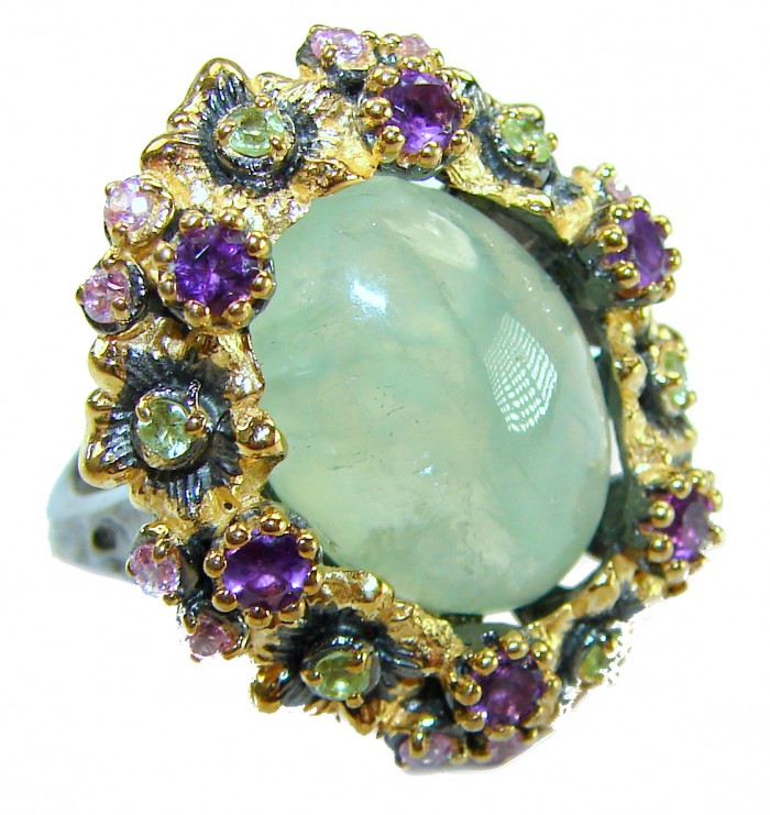 Vintage Style Best quality 22.8 carat Prehnite 2 tones .925 Sterling Silver handcrafted Ring Size 7 1/4 - Close-up of vintage-style ring with 22.8ct Prehnite and multicolored gems.