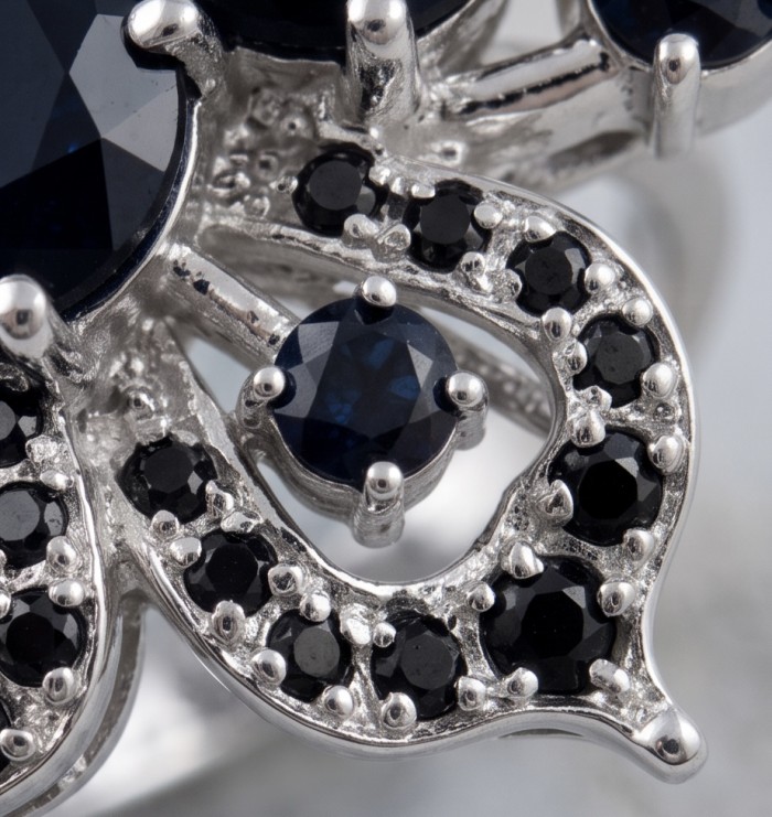 Vintage Style 12.7 carat Sapphire Rhodium over .925 Sterling Silver handcrafted ring size 8 - Close-up of vintage style sapphire in rhodium over sterling setting