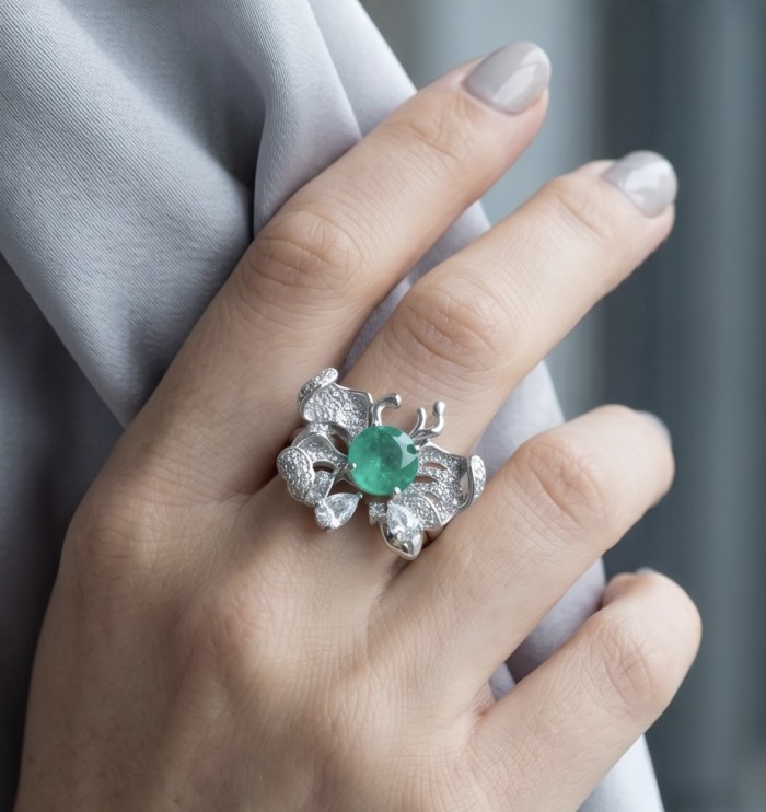 Precious wild Flower 3.2 CARAT Emerald .925 Sterling Silver Statement Ring s. 6 3/4 - Emerald ring worn on hand, silver floral design with 3.2-carat emerald.