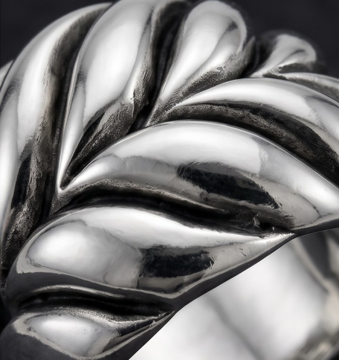 Mantra Solid Bali made .925 Sterling Silver ring size 7 1/2 - Close-up of detailed sterling silver ring design