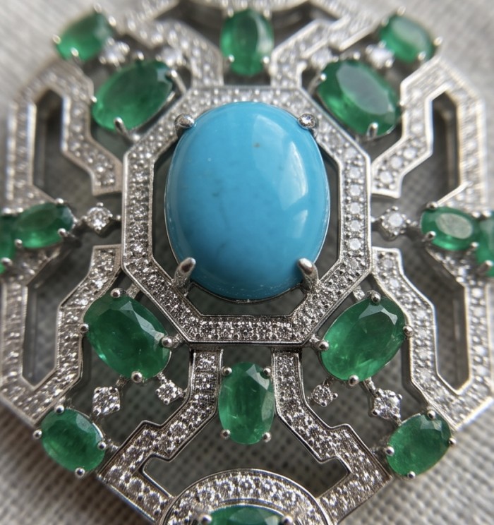 Art Deco - Pacifica - 98.4 carat Turquoise Emerald .925 Sterling Silver handmade Statement necklace; 22 inches long - Stone close-up of Art Deco Pacifica turquoise and emerald jewelry.