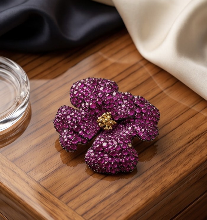 Black Label Collection - Retro Style - Rose Genuine pave 25.5 carat Ruby 2 tones .925 Sterling Silver dipped in black rhodium handmade Pendant - Brooch - Top view of rose-shaped pavé brooch from Black Label Collection.