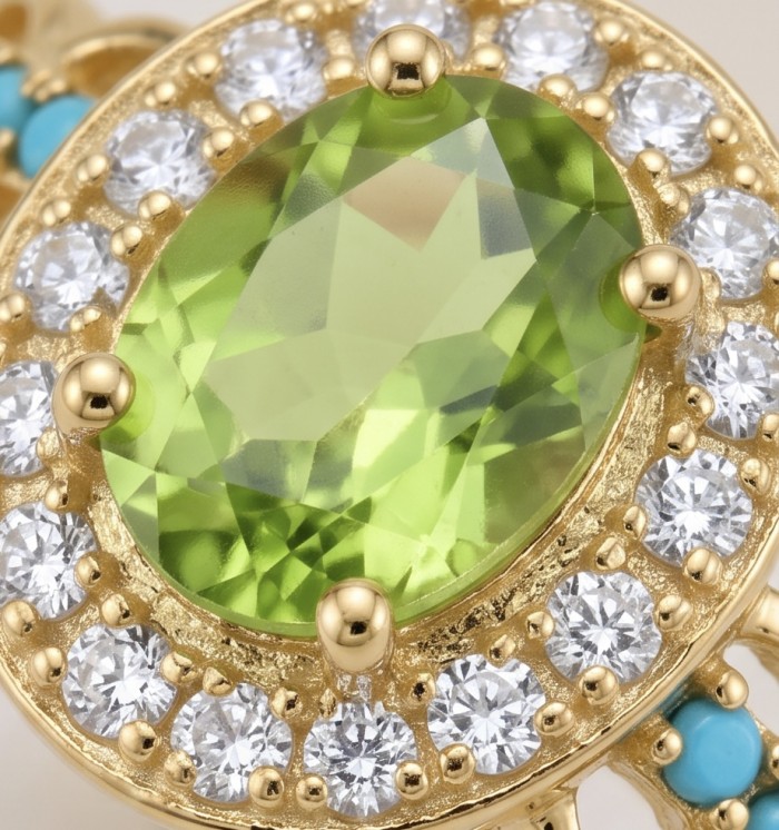 Flower 2.2 carat Brazilian Peridot 18K Gold over .925 Sterling Silver Handcrafted Ring size 6 - Close-up of Flower 2.2 ct Brazilian Peridot in 18K Gold over .925 Silver