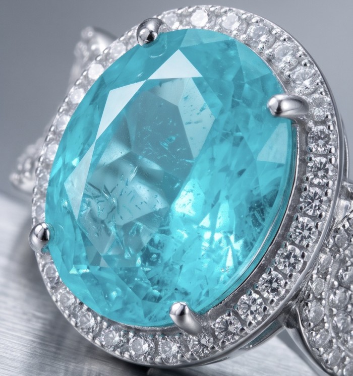 Elizabeth oval cut 14.8 carat Colombian Emerald .925 Sterling Silver dipped in Rhodium handcrafted Ring size 8 - Close-up of Elizabeth oval cut 14.8 ct Colombian emerald in .925 sterling