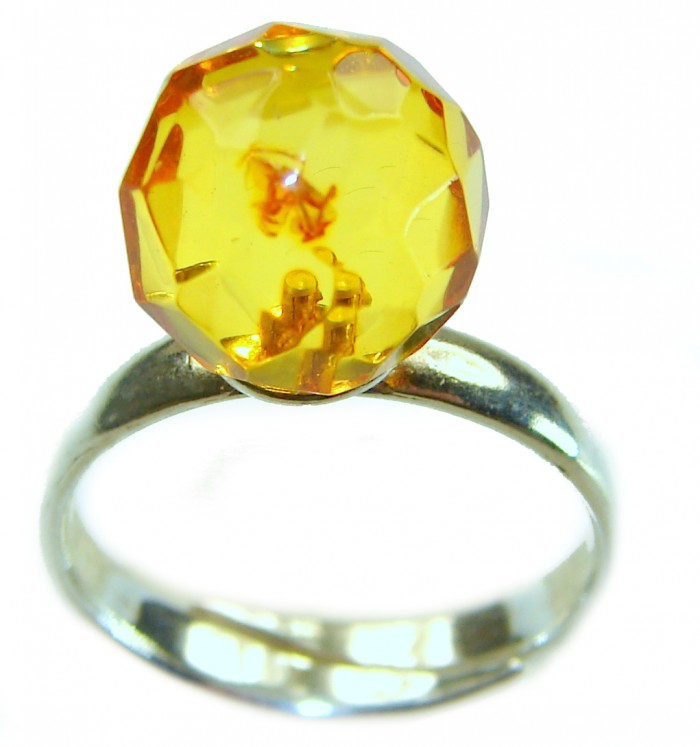 Modern Concept Golden Sphere - Natural faceted Baltic Amber 18K Gold over .925 Sterling Silver ring s. 8 - Close-up of a ring with a faceted Baltic amber stone.