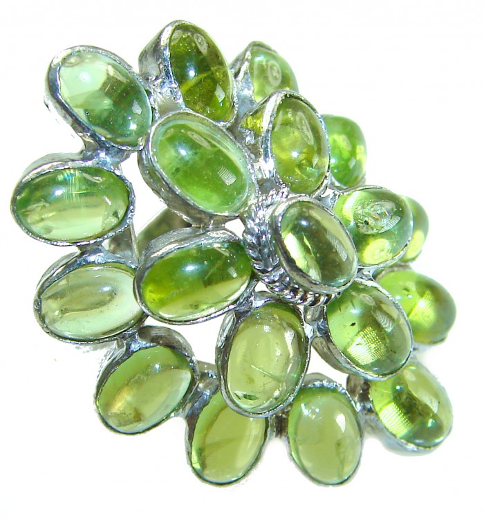 Alessia authentic 29.9 carat genuine Brazilian Peridot .925 Sterling Silver handmade Ring s. 7 - Close-up of Brazilian Peridot ring set in .925 silver.