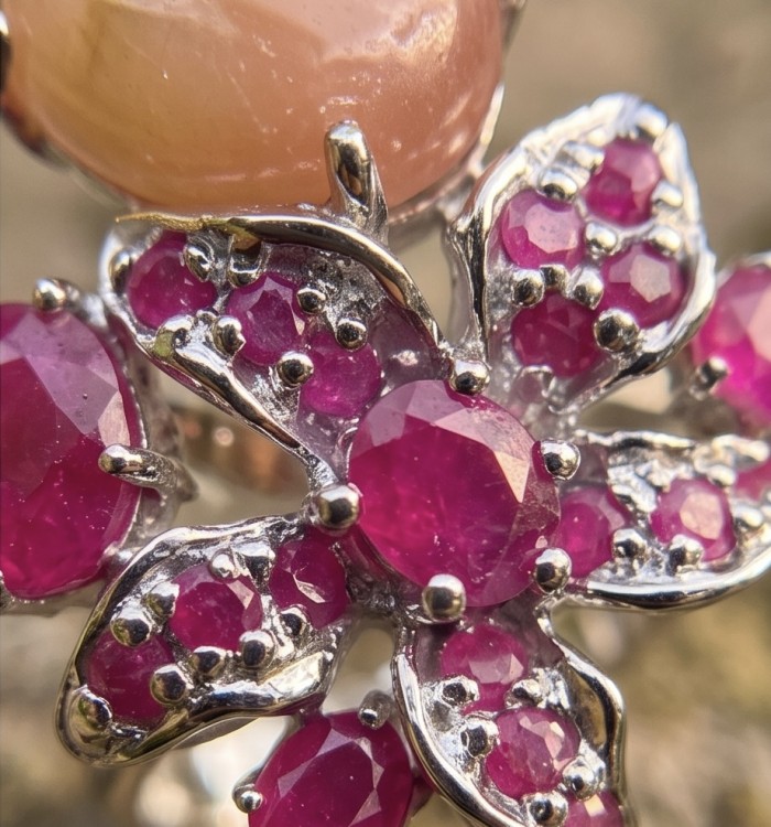 Isabella - Beauty of Nature - natural 15.8 carat yellow Sapphire Ruby Rhodium over .925 Sterling Silver handmade Statement Ring s. 7 - Stone close-up of Isabella - Beauty of Nature, 15.8 carat sapphire.