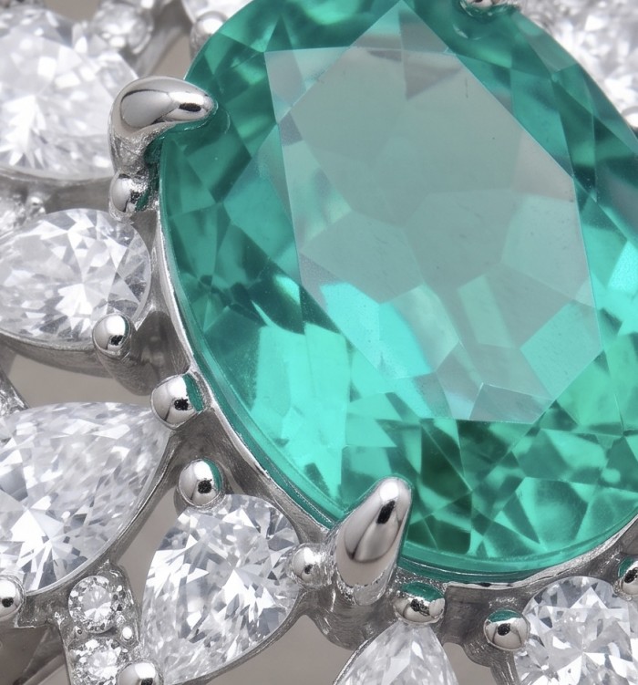 WONDERLAND 4.8 carat Paraiba Tourmaline .925 Sterling Silver Handcrafted Ring size 8 1/4 - Close-up of WONDERLAND 4.8 carat Paraiba Tourmaline in sterling silver setting