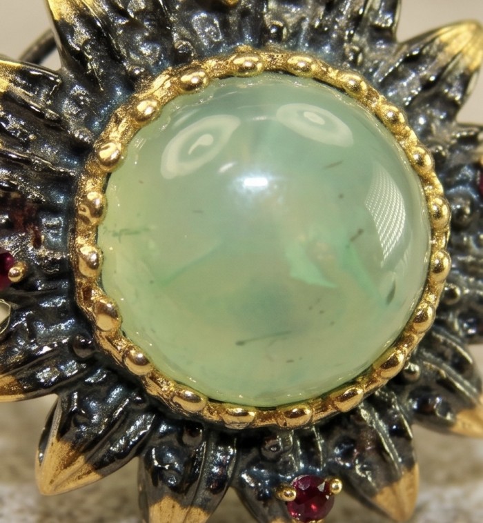 Vintage Style Best quality 22.8 carat Prehnite 2 tones .925 Sterling Silver handcrafted Ring Size 6 - Stone close-up of vintage 22.8 carat Prehnite in two-tone .925 setting.