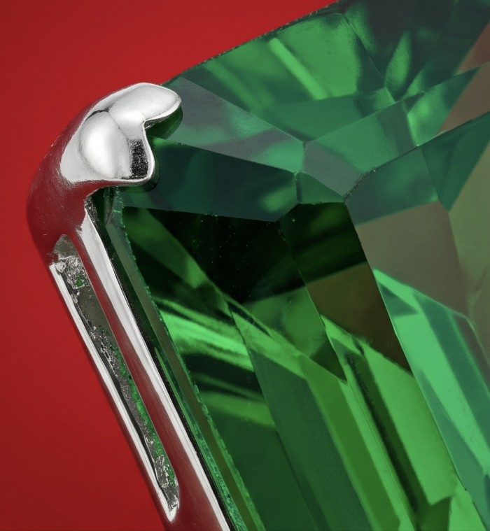 Superior quality baquette cut 35.2 carat Fresh Green Helenite .925 Sterling Silver Pendant - Close-up of 35.2 carat green Heleni baquette cut stone in silver setting