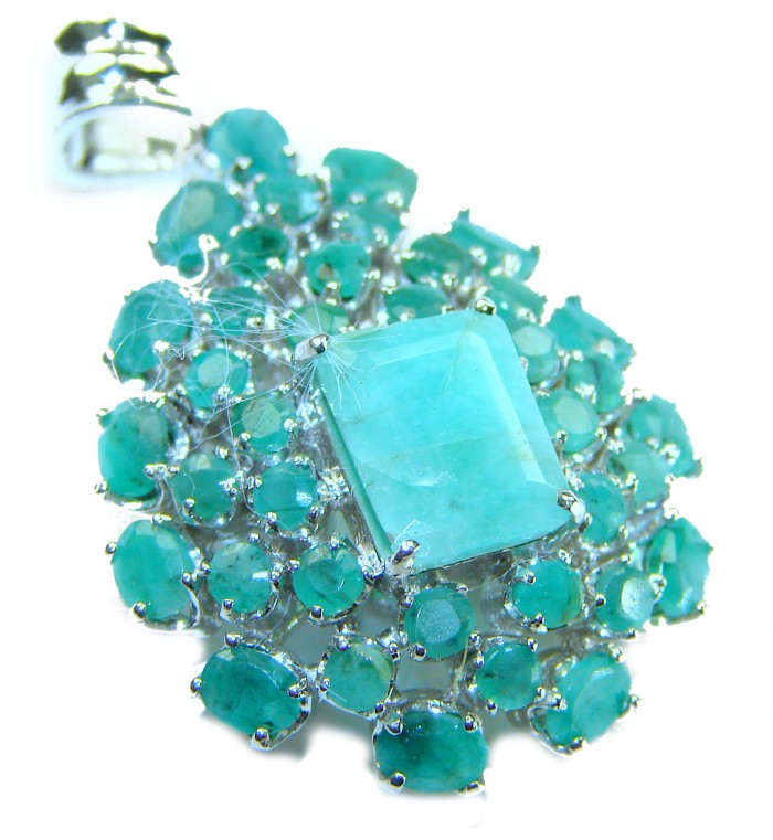 Luxurious 18.5 carat Emerald .925 Sterling Silver handcrafted pendant - Close-up of luxurious emerald cluster pendant in .925 sterling silver