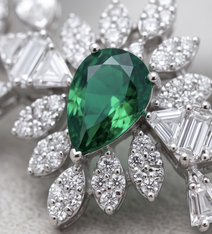 Giovanna - Authentic 4.5 carat Colombian Emerlad .925 Sterling Silver handcrafted Statement bracelet - Close-up of emerald and diamond cluster in sterling silver setting.
