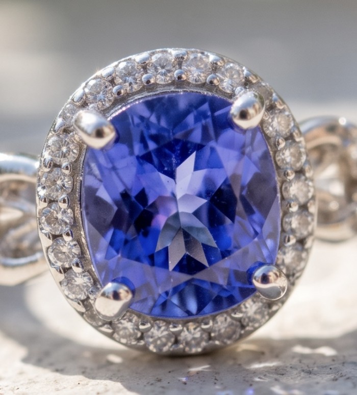 Born to Glam 5.2 carat natural Tanzanite .925 Sterling Silver Perfectly handcrafted Ring s. 5 - Close-up of Born to Glam 5.2 carat Tanzanite ring in sterling silver