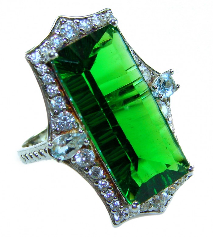 RARE FINDING! Authentic 28.9 carat volcanic Green Helenite .925 Sterling Silver HUGE ring s. 7 - Close-up of green Helenite ring with diamond accents.