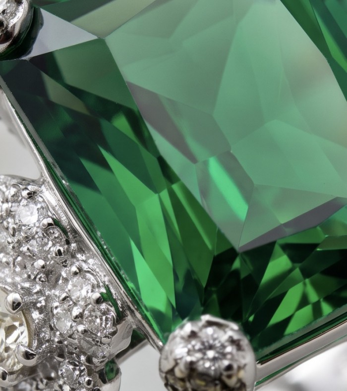 Green Royalty Natural 18.6 carat Chrome Diopside .925 Sterling Silver dippedin rhodium Solid ring size 6 - Close-up of Green Royalty Chrome Diopside with diamond accents.