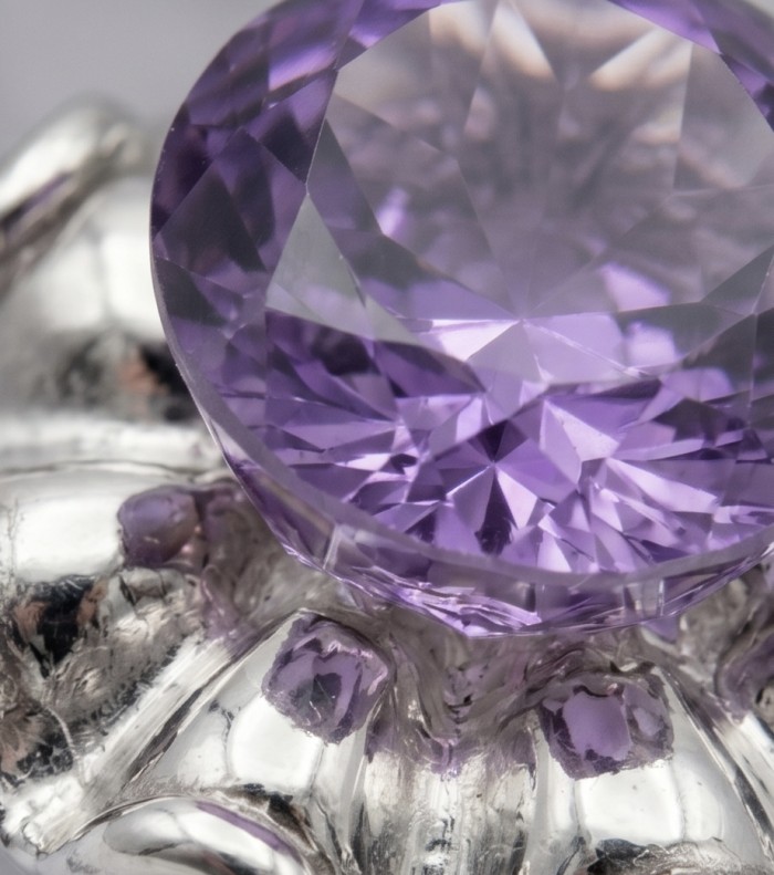 Flower 12.5 carat Amethyst .925 Sterling Silver Handcrafted Ring size 6 - Close-up of 12.5 carat Amethyst in .925 Sterling Silver flower setting
