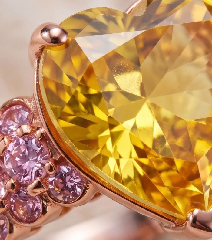 Precious Heart Solid 24.8 carat Genuine Yellow Sapphire 2 tones .925 Sterling Silver handcrafted ring size 7 1/2 - Yellow sapphire close-up with pink accents and rose gold setting.