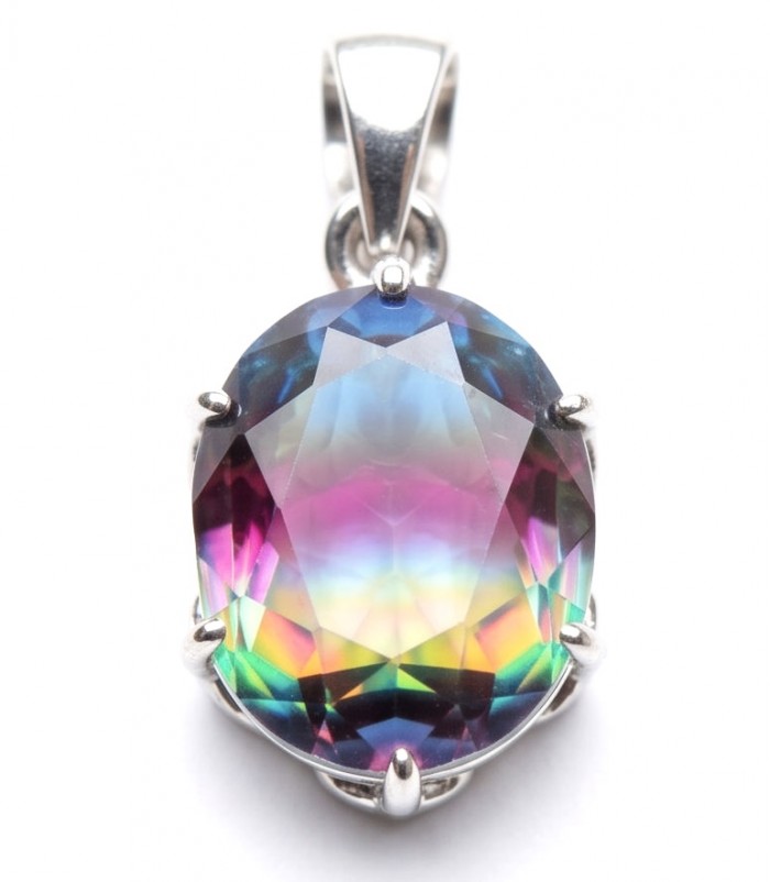 5.2 carat oval cut Brazilian Tourmaline .925 Sterling Silver Perfectly handcrafted pendant - Close-up of 5.2 ct oval Brazilian Tourmaline in .925 Sterling Silver setting