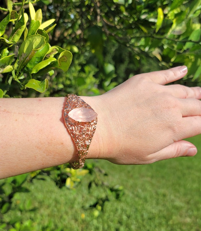 Vintage Beauty Genuine 21.5 carat Brazilian Rose Quartz Rose quartz 18K Gold over .925 Sterling Silver handcrafted Bracelet / Cuff - photo 2