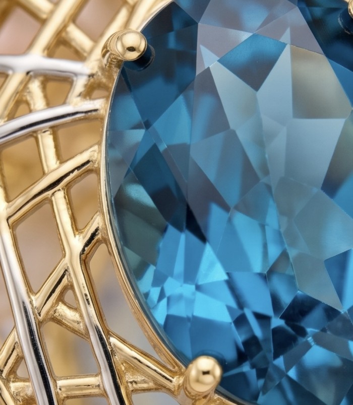 Blue Island - 8.2 carat London Blue Topaz 18K Gold over .925 Sterling Silver handmade Pendant - Close-up of 8.2 carat London Blue Topaz set in 18K gold.