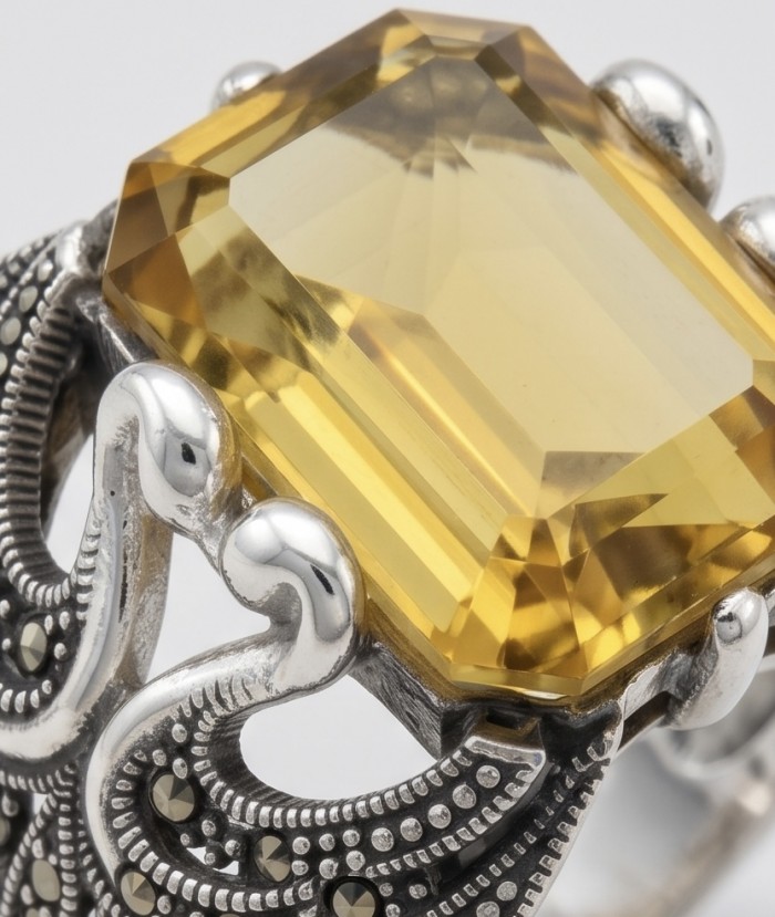 Two Swans Authentic 27.4 carat Lemon Quartz .925 Sterling Silver brilliantly handcrafted large Statement Ring size 8 - Close-up of Lemon Quartz stone with intricate swan design in sterling silver