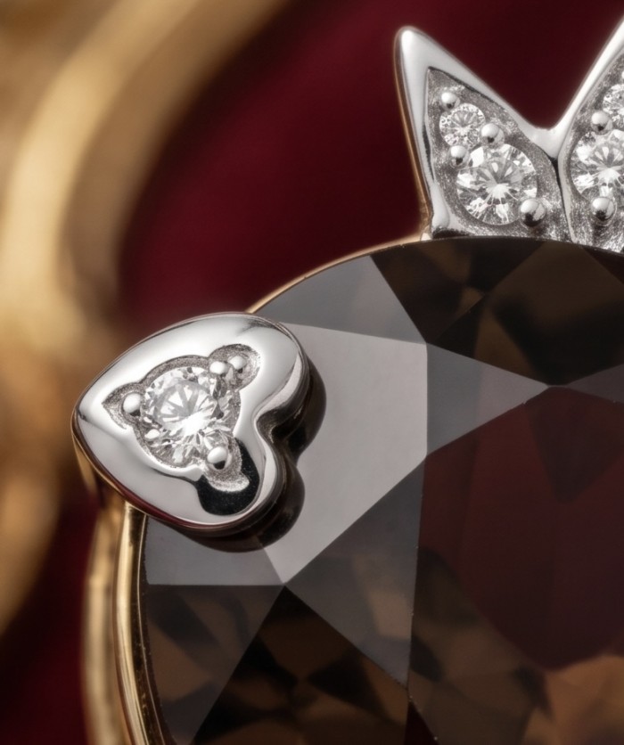 25.2 carat Brazilian Smoky Topaz .925 Sterling Silver dipped in black Rhodium handmade Pendant - Close-up of 25.2 ct Brazilian Smoky Topaz in sterling silver setting